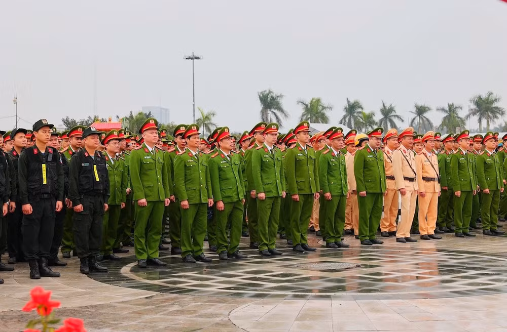 Hơn 2.800 cán bộ, chiến sĩ thuộc nhiều lực lượng được huy động làm nhiệm vụ để bảo đảm Lễ khai ấn Đền Trần diễn ra an toàn, tôn nghiêm.