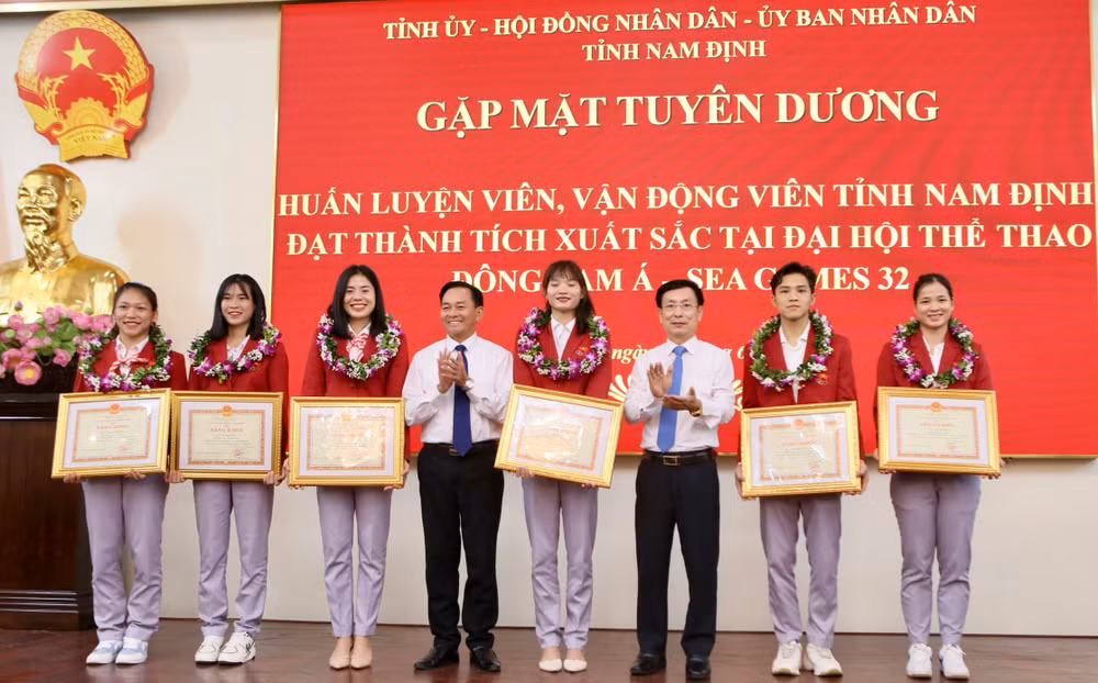 Lãnh đạo tỉnh Nam Định tuyên dương, chúc mừng các vận động viên đã thi đấu xuất sắc ở SEA Games 32.