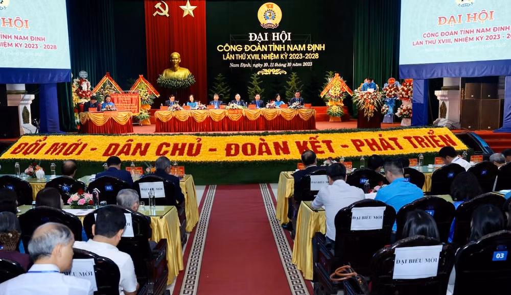 Quang cảnh Đại hội Công đoàn tỉnh Nam Định lần thứ XVIII, nhiệm kỳ 2023-2028. Quang cảnh Đại hội Công đoàn tỉnh Nam Định lần thứ XVIII, nhiệm kỳ 2023-2028.
