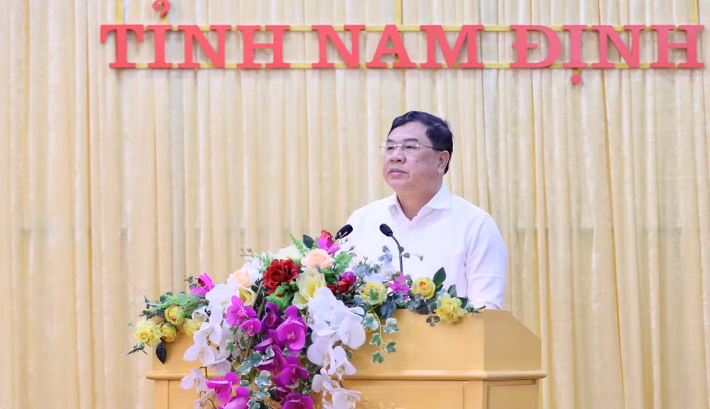 Đồng chí Phạm Gia Túc, Bí thư Tỉnh ủy Nam Định phát biểu kết luận hội nghị.
