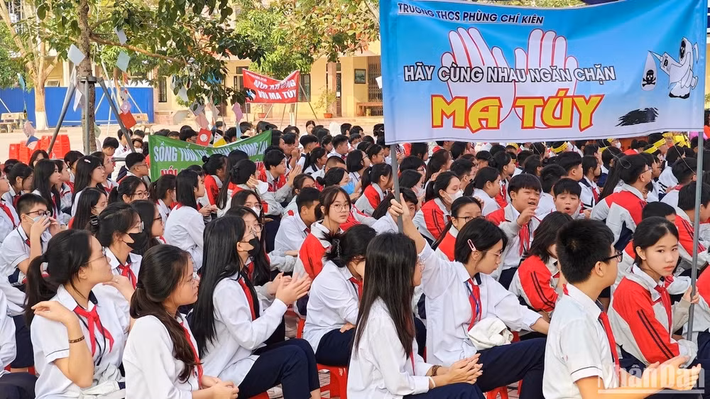 Cuộc thi "Trường học không ma túy" diễn ra sôi nổi với sự tham gia của nhiều học sinh Nam Định.