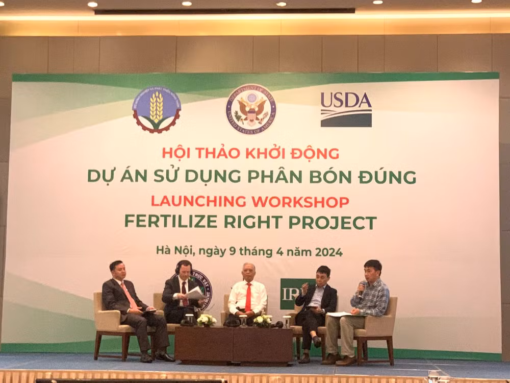 Các đại biểu chia sẻ về giải pháp sử dụng phân bón đúng tại Hội thảo ngày 9/4. Các đại biểu chia sẻ về giải pháp sử dụng phân bón đúng tại Hội thảo ngày 9/4.