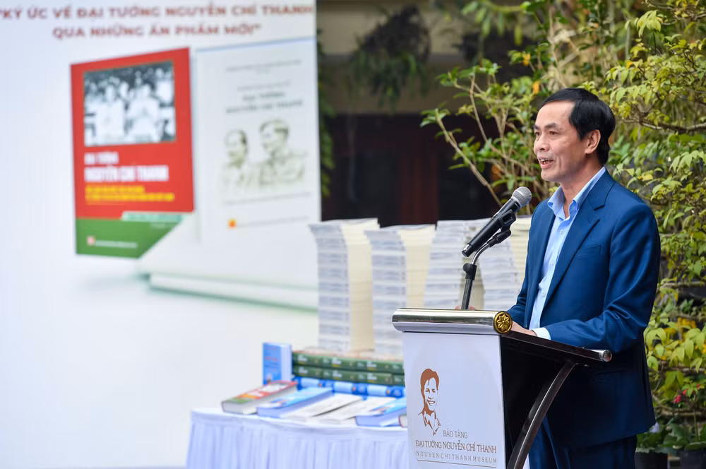 Nhà thơ, nhà báo Hữu Việt chia sẻ về quá trình tham gia biên soạn cuốn sách đặc biệt về Đại tướng.