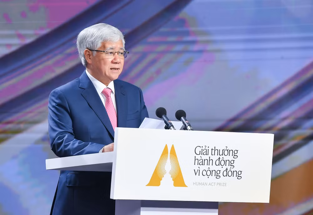 Đồng chí Đỗ Văn Chiến đánh giá cao Báo Nhân Dân và các đơn vị liên quan đã tổ chức và lan tỏa Giải thưởng Hành động vì cộng đồng trở thành một trong những giải thưởng uy tín. Đồng chí Đỗ Văn Chiến đánh giá cao Báo Nhân Dân và các đơn vị liên quan đã tổ chức và lan tỏa Giải thưởng Hành động vì cộng đồng trở thành một trong những giải thưởng uy tín.