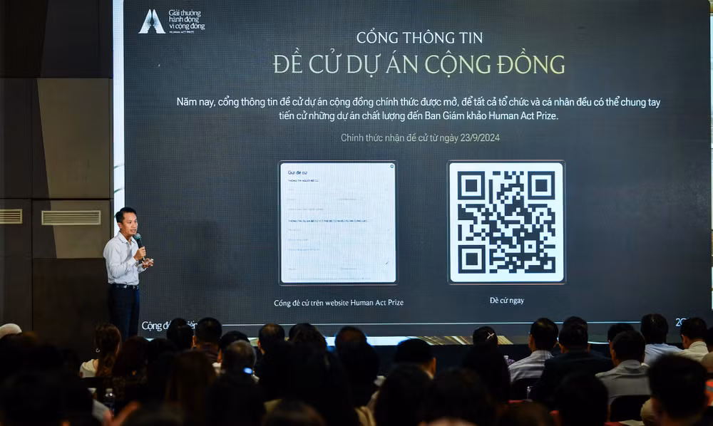 Theo ông Bùi Ngọc Hải - Giám đốc dự án Giải Thưởng Hành Động Vì Cộng Đồng, để tiếp thêm niềm tin cho các dự án Hành động vì Cộng đồng và khuyến khích các doanh nghiệp, cá nhân, tổ chức hành động trong khả năng của mình, khuôn khổ giải thưởng năm nay sẽ có một số điểm nhấn mới. Theo ông Bùi Ngọc Hải - Giám đốc dự án Giải Thưởng Hành Động Vì Cộng Đồng, để tiếp thêm niềm tin cho các dự án Hành động vì Cộng đồng và khuyến khích các doanh nghiệp, cá nhân, tổ chức hành động trong khả năng của mình, khuôn khổ giải thưởng năm nay sẽ có một số điểm nhấn mới.