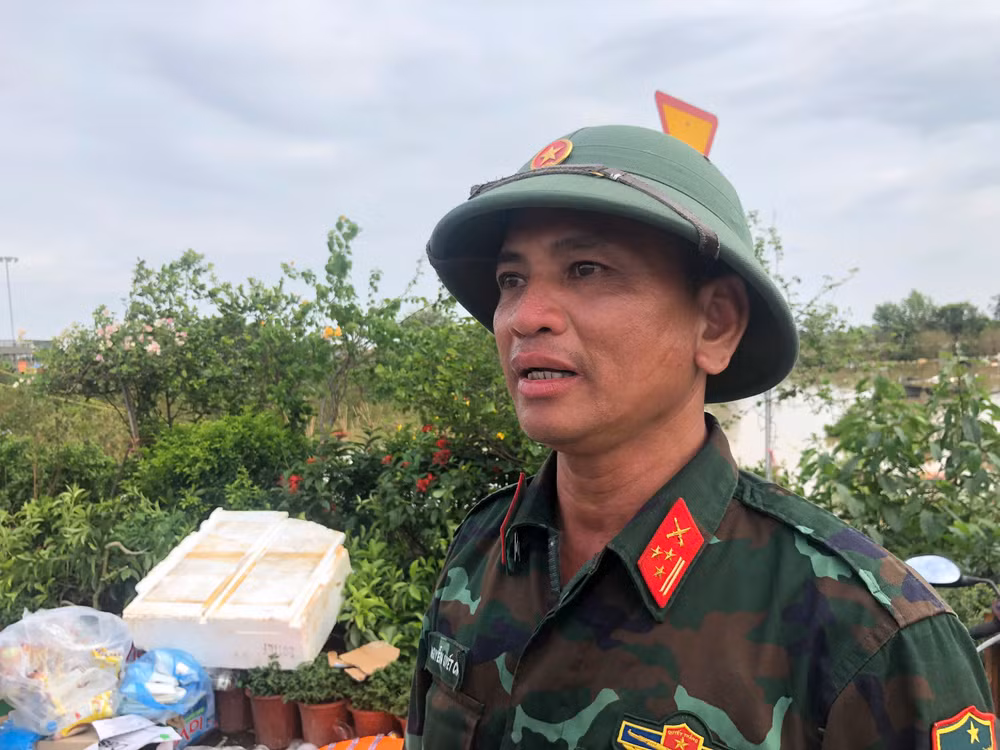 Thượng tá Nguyễn Quyết Chí, Phó Bí thư Đảng ủy quân sự, Chính trị viên Ban Chỉ huy Quân sự huyện Văn Giang, Bộ Chỉ huy Quân sự tỉnh Hưng Yên. Thượng tá Nguyễn Quyết Chí, Phó Bí thư Đảng ủy quân sự, Chính trị viên Ban Chỉ huy Quân sự huyện Văn Giang, Bộ Chỉ huy Quân sự tỉnh Hưng Yên.