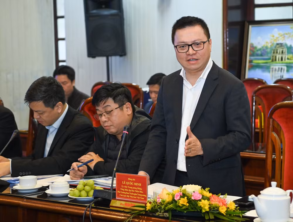 Tổng Biên tập Báo Nhân Dân Lê Quốc Minh, Phó Tổng Biên tập Báo Nhân Dân Quế Đình Nguyên cùng các đồng chí lãnh đạo Báo dự buổi làm việc. Ảnh: DUY LINH Tổng Biên tập Báo Nhân Dân Lê Quốc Minh, Phó Tổng Biên tập Báo Nhân Dân Quế Đình Nguyên cùng các đồng chí lãnh đạo Báo dự buổi làm việc. Ảnh: DUY LINH