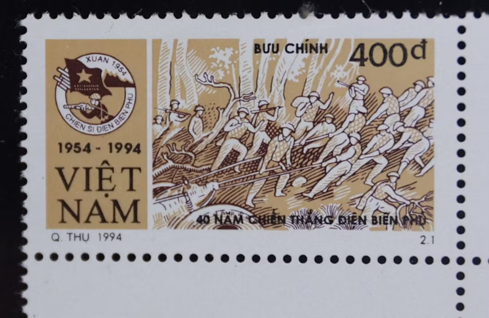 Trong ảnh là mẫu tem 2601 mang tên Kéo pháo vào trận địa. Tem đang nằm trong bộ sưu tập cá nhân của nhà sưu tập Lê Hùng, Hà Nội. Trong ảnh là mẫu tem 2601 mang tên Kéo pháo vào trận địa. Tem đang nằm trong bộ sưu tập cá nhân của nhà sưu tập Lê Hùng, Hà Nội.