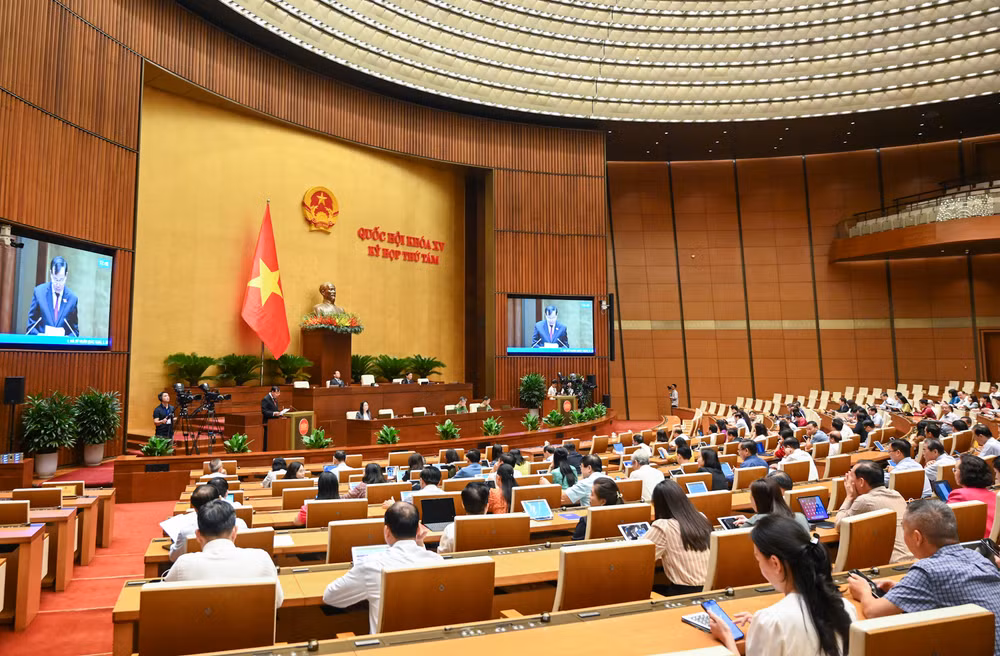 Quang cảnh phiên họp sáng 1/11. (Ảnh: DUY LINH)
