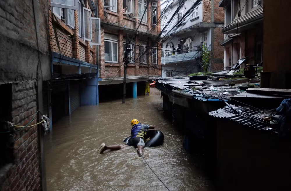 Mưa lớn đã gây ngập lụt nghiêm trọng tại Kathmandu - Thủ đô của Nepal. (Ảnh: Reuters)