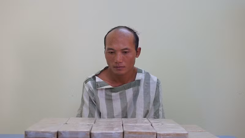 Đối tượng phạm tội ma túy cùng tang vật do Công an tỉnh Điện Biên bắt giữ.