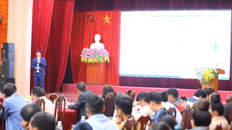 Thành viên các tổ khuyến nông cộng đồng tiêu biểu trao đổi kinh nghiệm tại tỉnh Điện Biên. Thành viên các tổ khuyến nông cộng đồng tiêu biểu trao đổi kinh nghiệm tại tỉnh Điện Biên.