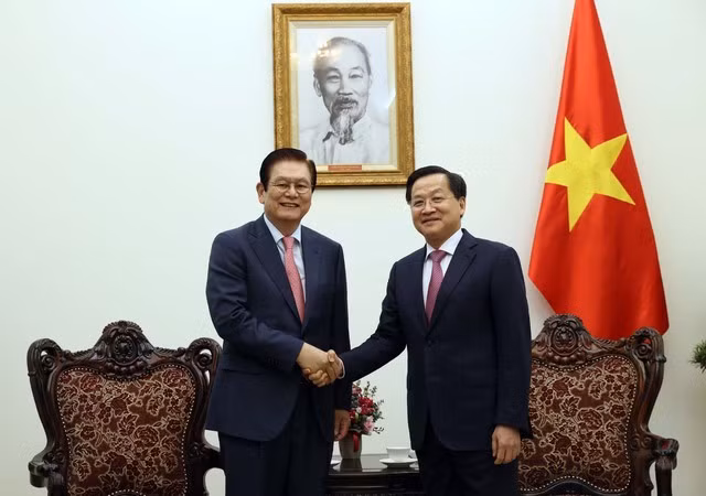 Phó Thủ tướng Lê Minh Khái tiếp ông Lee Sang Woon, Phó Chủ tịch, Giám đốc điều hành Tập đoàn Hyosung. Ảnh VGP Phó Thủ tướng Lê Minh Khái tiếp ông Lee Sang Woon, Phó Chủ tịch, Giám đốc điều hành Tập đoàn Hyosung. Ảnh VGP