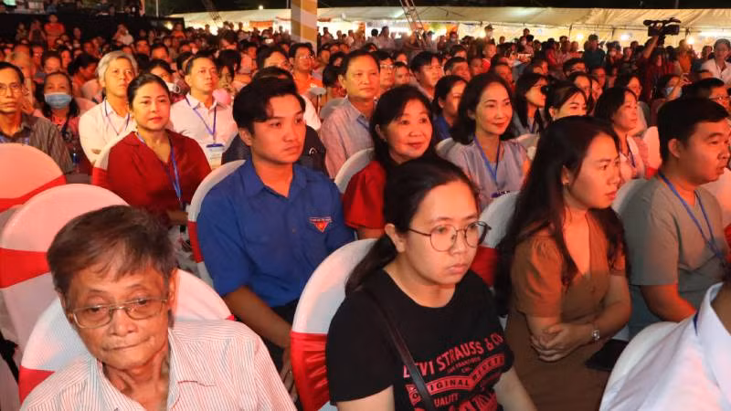 Lễ hội Vía Bà Chúa Xứ núi Sam diễn ra hằng năm luôn thu hút du khách, người dân tham quan. Lễ hội Vía Bà Chúa Xứ núi Sam diễn ra hằng năm luôn thu hút du khách, người dân tham quan.