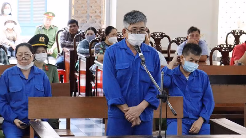 Hai bị cáo Nguyễn Văn Võ và Nguyễn Văn Sang.