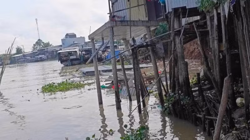 Khu vực sạt lở bờ sông