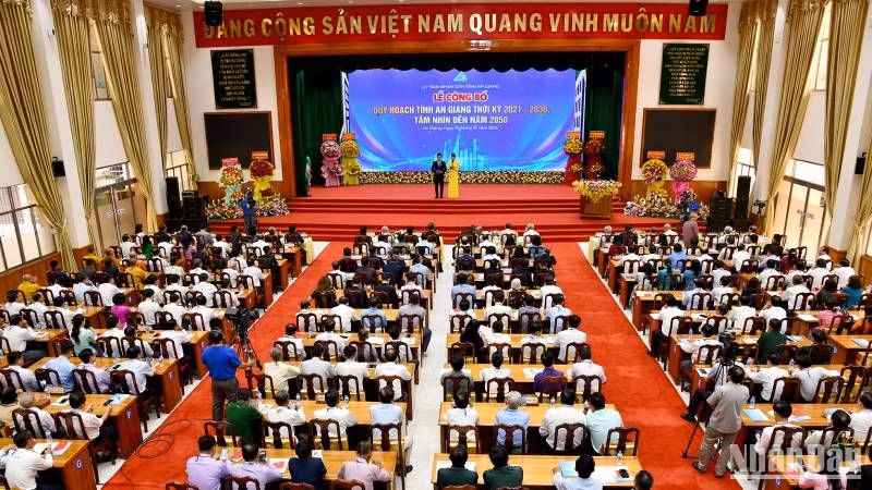 Quanh cảnh lễ công bố.