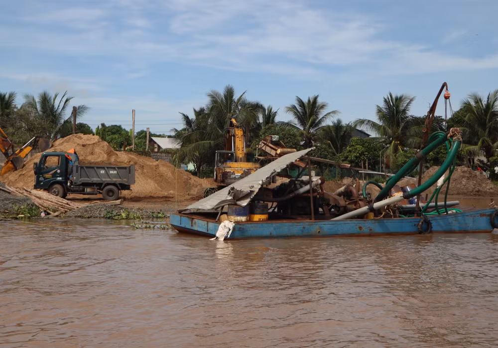 Kiểm tra nguồn cát chặt chẽ sẽ hạn chế được khai thác cát trái phép.