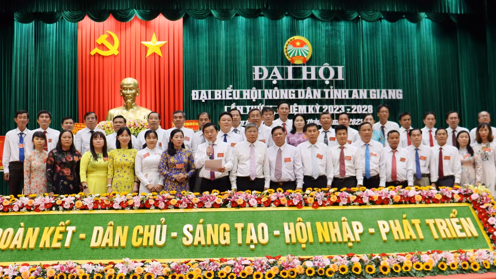 Ra mắt Ban Chấp hành Hội Nông dân tỉnh An Giang khóa 10.