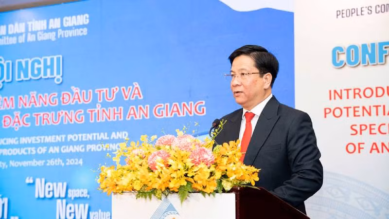 Chủ tịch Ủy ban nhân dân tỉnh An Giang Hồ Văn Mừng phát biểu tại hội nghị.