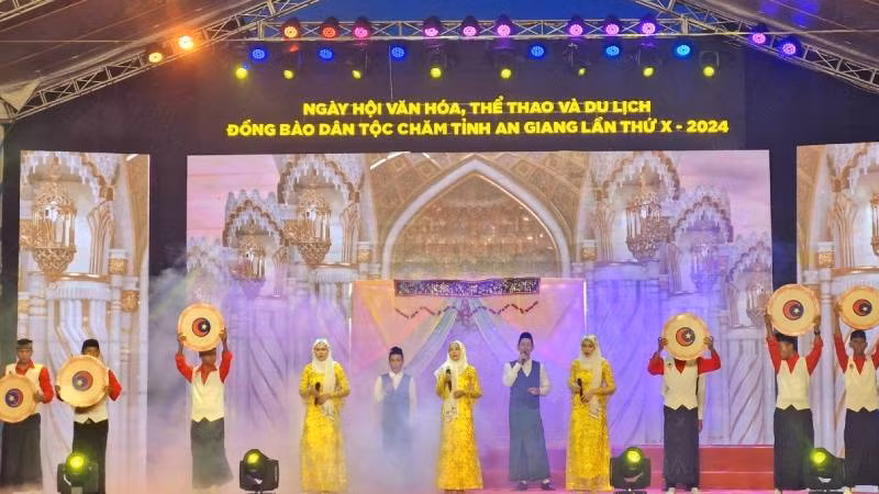 Ngày hội thể hiện các văn hóa đặc sắc của đồng bào Chăm tại An Giang Ngày hội thể hiện các văn hóa đặc sắc của đồng bào Chăm tại An Giang