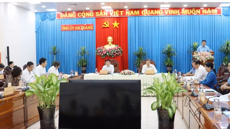 Quang cảnh buổi làm việc Quang cảnh buổi làm việc