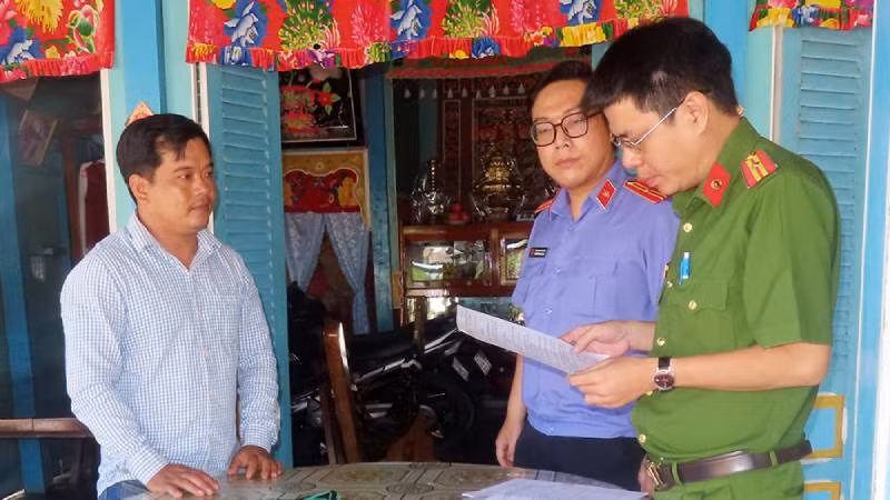 Lực lượng Công an thi hành Lệnh khám xét nơi ở của bị can Nguyễn Thanh Tâm.