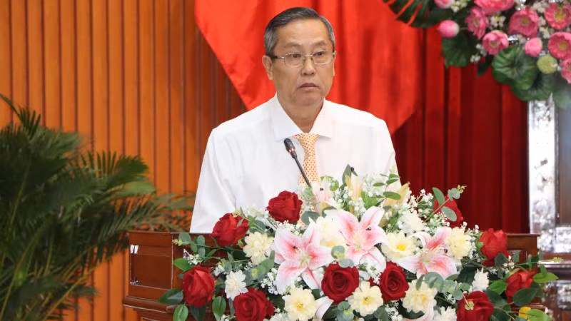 Đồng chí Lê Văn Nưng phát biểu tại buổi họp mặt.