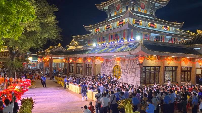 Lễ hội Vía Bà Chúa Xứ núi Sam được UNESCO ghi danh vào Danh sách Di sản. Lễ hội Vía Bà Chúa Xứ núi Sam được UNESCO ghi danh vào Danh sách Di sản.