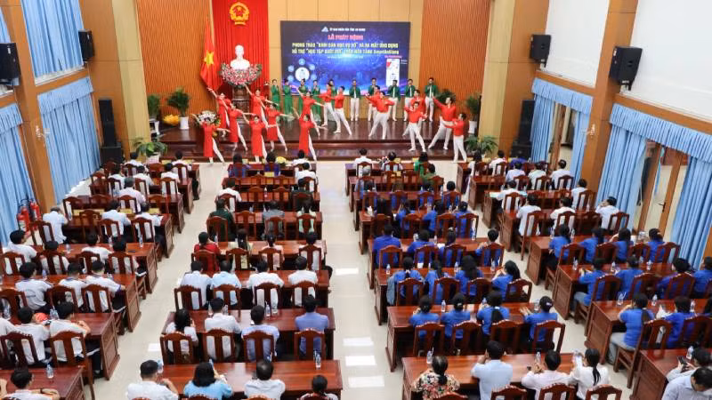 Quang cảnh buổi phát động.