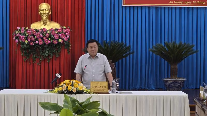Đồng chí Nguyễn Xuân Thắng phát biểu chỉ đạo tại hội nghị.