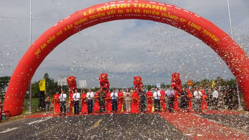 Thông xe tuyến nối Quốc lộ 91 và tuyến tránh thành phố Long Xuyên góp phần phát triển kinh tế-xã hội của tỉnh An Giang.