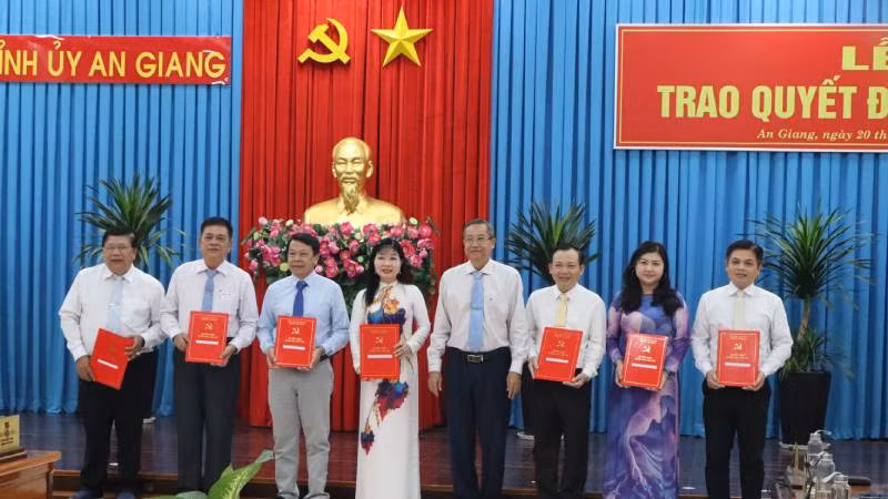 Đồng chí Trần Thị Thanh Hương, Ủy viên Ban Thường vụ, Trưởng Đoàn đại biểu Quốc hội tỉnh làm Trưởng Ban Tuyên giáo và Dân vận tỉnh.