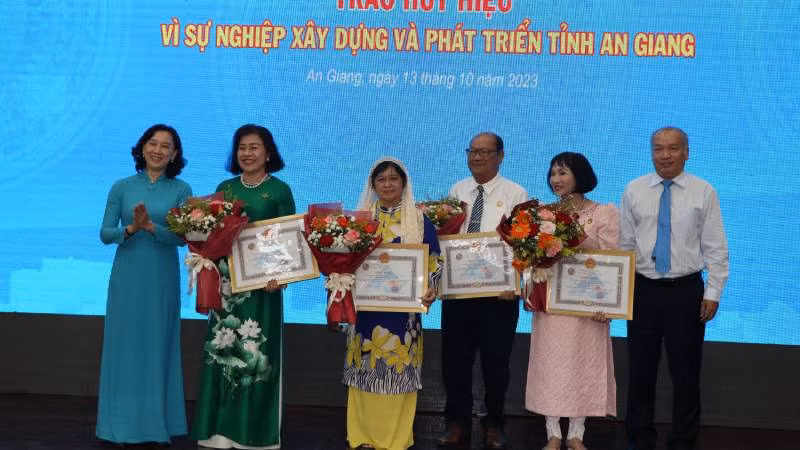 An Giang ghi nhận đóng góp của các doanh nghiệp vào sự phát triển kinh tế-xã hội của tỉnh An Giang ghi nhận đóng góp của các doanh nghiệp vào sự phát triển kinh tế-xã hội của tỉnh