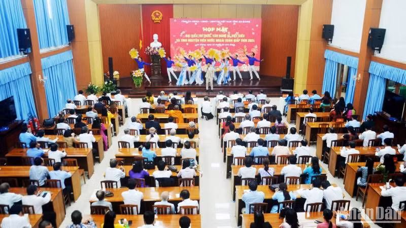 Quang cảnh buổi họp mặt.