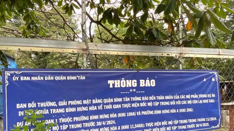 Theo tiến độ toàn bộ nghĩa trang Bình Hưng Hòa sẽ hoàn tất di dời trong tháng 4/2025. (Ảnh: QUÝ HIỀN)