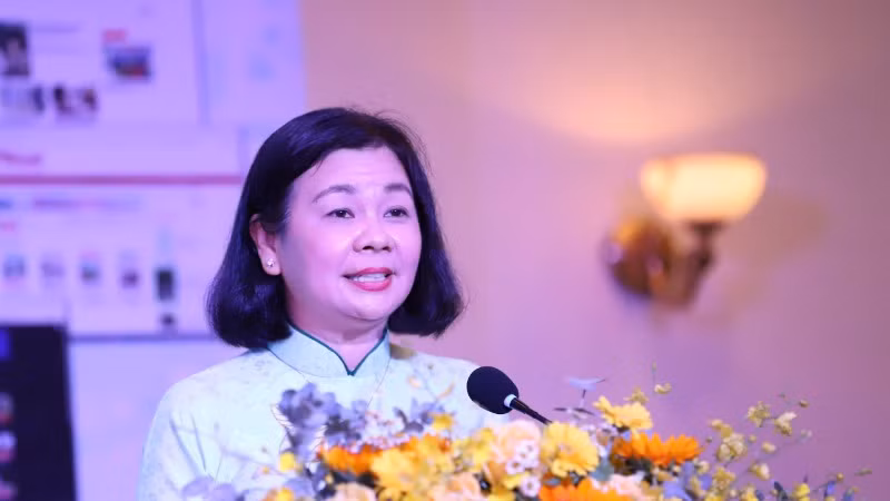 Bà Lý Việt Trung, Tổng Biên tập báo Phụ nữ Thành phố Hồ Chí Minh ôn lại hành trình 50 năm phát triển của tờ báo. 