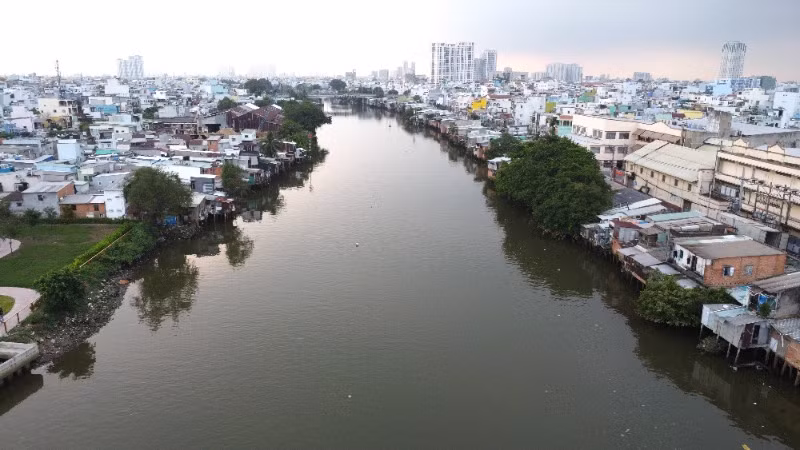 Dự án Nạo vét, xây dựng hạ tầng, cải tạo môi trường bờ Bắc kênh Đôi trên địa bàn Quận 8 với tổng diện tích đất thu hồi đất khoảng 5.8546 ha, thuộc 6 phường (8, 9,10, 11, 12, 14). Khi hoàn thành dự án sẽ tạo cảnh quan và cải thiện về môi trường sống cho người dân trên địa bàn. (Ảnh: THẾ ANH)