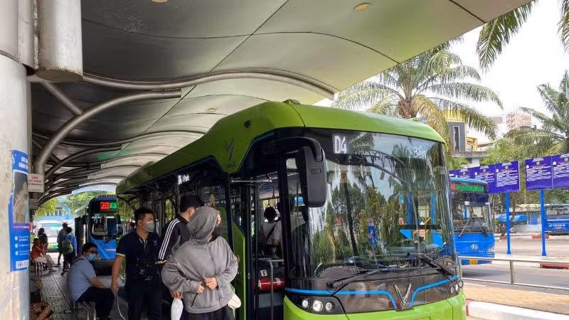 Thành phố Hồ Chí Minh áp dụng miễn vé xe buýt cho hành khách trên tất cả các tuyến trong ngày 30/4. (Ảnh: QUÝ HIỀN)