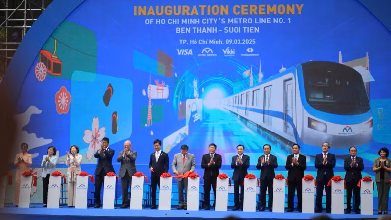 Nghi thức khánh thành tuyến metro số 1 (Bến Thành-Suối Tiên) sáng 9/3 (Ảnh: QUÝ HIỀN)