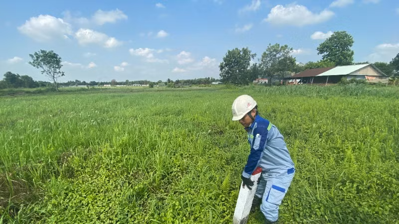 Theo Ban Giao thông, sẽ hoàn thành công tác cắm mốc, giao ranh đồng loạt trên địa bàn 21 xã, phường thuộc 2 địa phương Thành phố Hồ Chí Minh và tỉnh Tây Ninh trước 31/3. (Ảnh: QUÝ HIỀN) Theo Ban Giao thông, sẽ hoàn thành công tác cắm mốc, giao ranh đồng loạt trên địa bàn 21 xã, phường thuộc 2 địa phương Thành phố Hồ Chí Minh và tỉnh Tây Ninh trước 31/3. (Ảnh: QUÝ HIỀN)