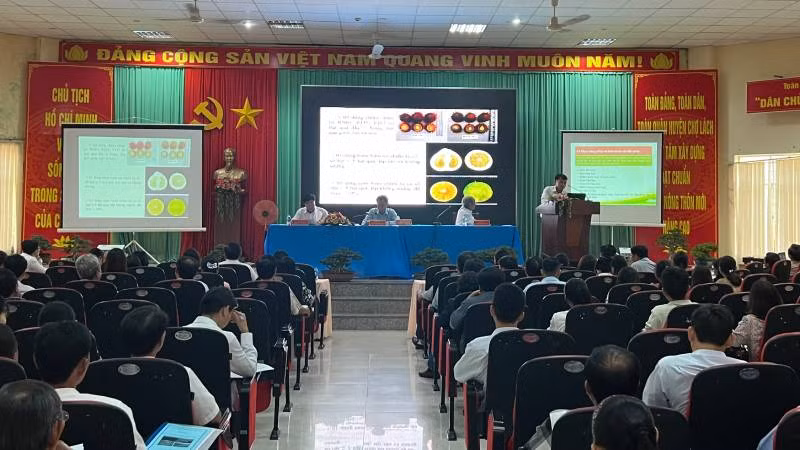 Lãnh đạo địa phương tham dự hội thảo xây dựng, hoàn thiện chuỗi giá trị cây giống và hoa kiểng.