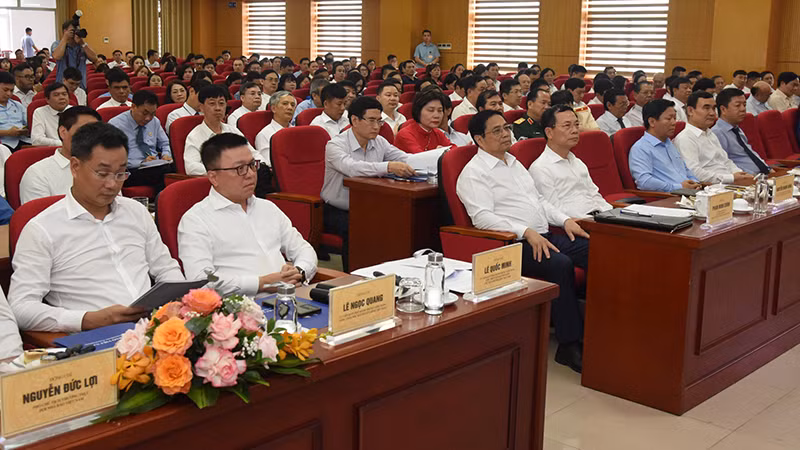 Các đồng chí lãnh đạo, đại biểu tham dự sự kiện. Các đồng chí lãnh đạo, đại biểu tham dự sự kiện.