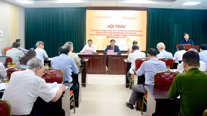 Đông đảo các nhà khoa học tham dự hội thảo.