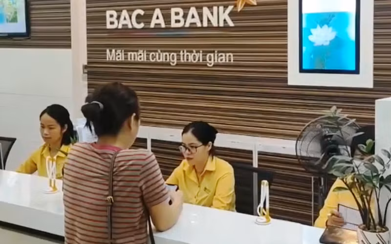 Công dân đến giao dịch tại Ngân hàng thương mại cổ phần Bắc Á.