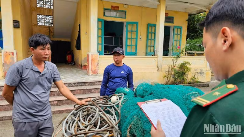 Cơ quan chức năng phát hiện, xử lý một số chủ tàu vi phạm các quy định khi đánh bắt trên vùng biển Thái Bình. Cơ quan chức năng phát hiện, xử lý một số chủ tàu vi phạm các quy định khi đánh bắt trên vùng biển Thái Bình.