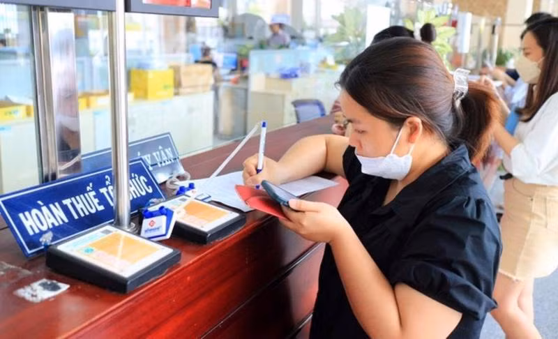 Cục thuế Thành phố Hồ Chí Minh sẽ tiếp tục đẩy mạnh cải cách thủ tục hành chính, ứng dụng công nghệ thông tin để đồng hành, hỗ trợ và tạo mọi điều kiện thuận lợi cho cộng đồng doanh nghiệp và người nộp thuế trong hoạt động sản xuất kinh doanh và tiện lợi trong việc thực hiện các chính sách, pháp luật về thuế. Cục thuế Thành phố Hồ Chí Minh sẽ tiếp tục đẩy mạnh cải cách thủ tục hành chính, ứng dụng công nghệ thông tin để đồng hành, hỗ trợ và tạo mọi điều kiện thuận lợi cho cộng đồng doanh nghiệp và người nộp thuế trong hoạt động sản xuất kinh doanh và tiện lợi trong việc thực hiện các chính sách, pháp luật về thuế.