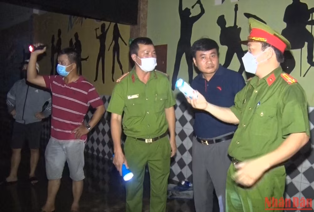 Khu vực bên trong quán karaoke Yến Nhi.