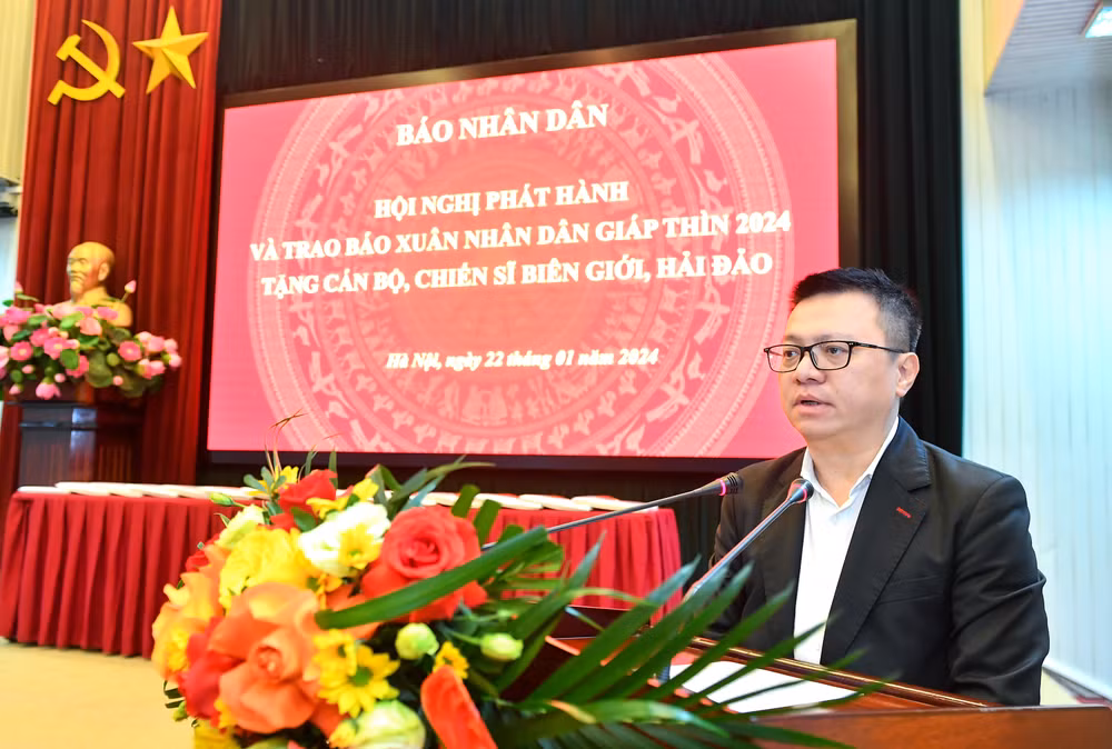 Đồng chí Lê Quốc Minh, Ủy viên Trung ương Đảng, Tổng Biên tập Báo Nhân Dân, Phó Trưởng Ban Tuyên giáo Trung ương, Chủ tịch Hội Nhà báo Việt Nam phát biểu tại buổi lễ. Ảnh: THÀNH ĐẠT Đồng chí Lê Quốc Minh, Ủy viên Trung ương Đảng, Tổng Biên tập Báo Nhân Dân, Phó Trưởng Ban Tuyên giáo Trung ương, Chủ tịch Hội Nhà báo Việt Nam phát biểu tại buổi lễ. Ảnh: THÀNH ĐẠT