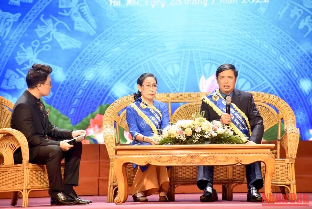 Giao lưu cán bộ công đoàn tiêu biểu. Giao lưu cán bộ công đoàn tiêu biểu.